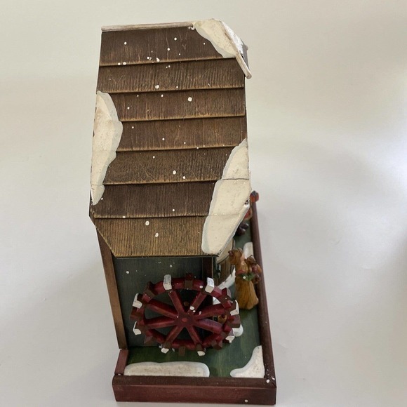 Wooden San Francisco Music Box Company House Plays Santa Claus is Coming to Town - Picture 5 of 11